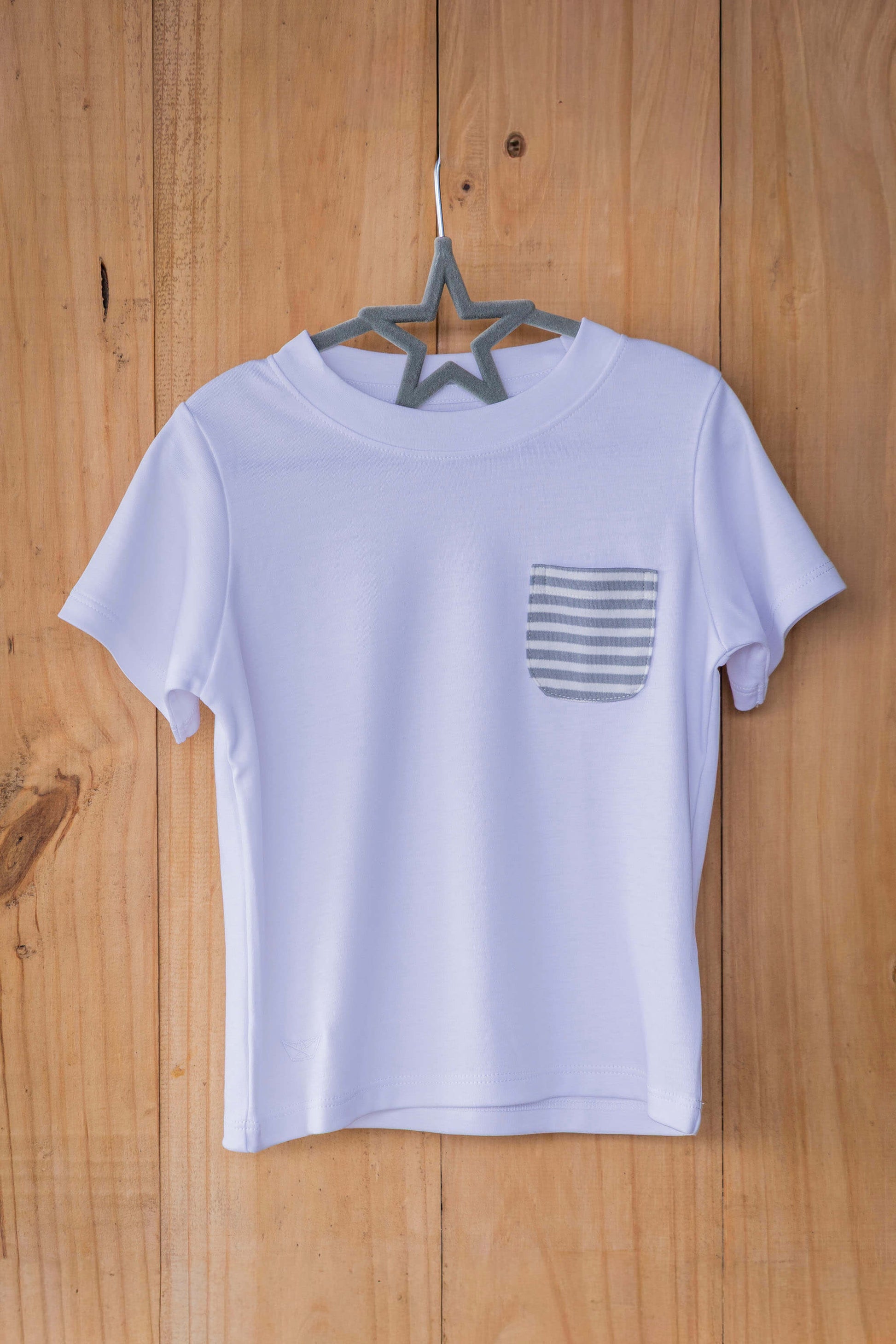 Remera Bolsillo Gris